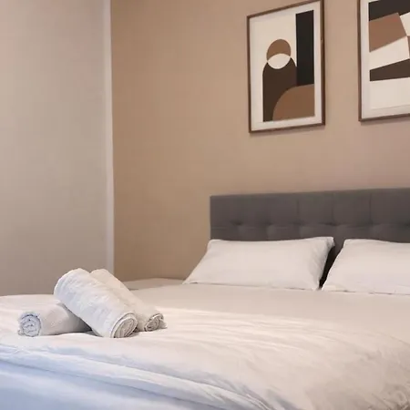 Donau Hauptplatz Haven, 2 Mins To The River לינץ