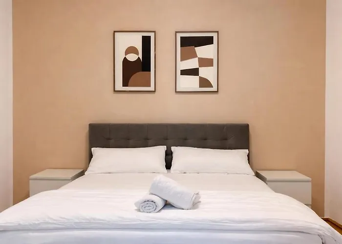 Donau Hauptplatz Haven, 2 Mins To The River *