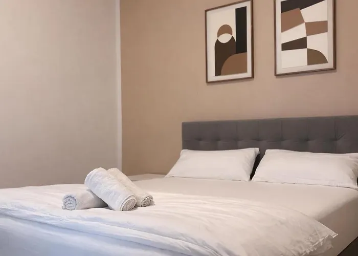 Donau Hauptplatz Haven, 2 Mins To The River Linz